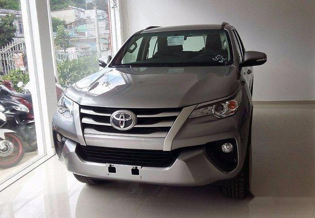 Bán Toyota Fortuner G đời 2017, màu xám