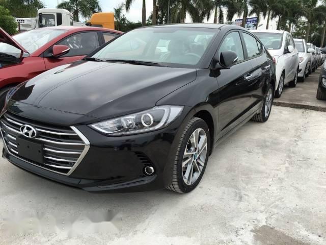 Bán ô tô Hyundai Elantra đời 2017, màu đen, 553 triệu