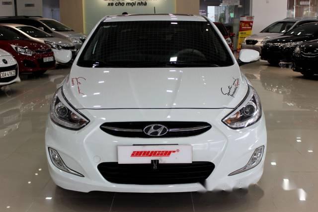 Cần bán xe Hyundai Accent 1.4AT sản xuất 2015, màu trắng số tự động