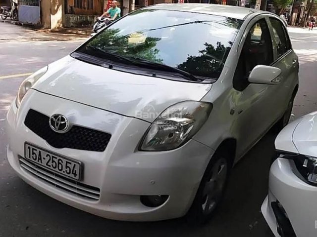 Bán xe Toyota Yaris sản xuất 2010, màu trắng, nhập khẩu nguyên chiếc chính chủ, giá tốt