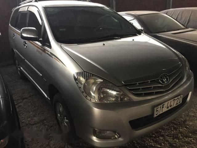 Cần bán lại xe Toyota Innova đời 2008, màu bạc xe gia đình, 400tr