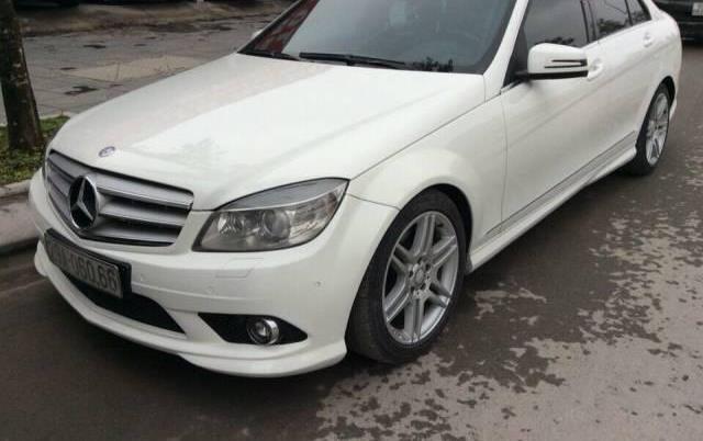 Bán Mercedes C200 AMG đời 2010, màu trắng