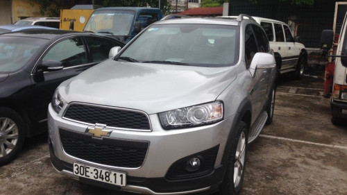 Cần bán xe Chevrolet Captiva 2.4 AT sản xuất 2014, màu bạc