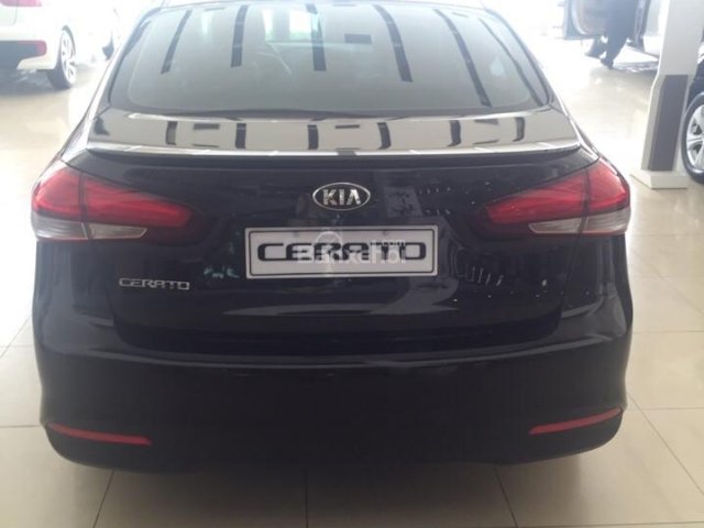 Bán ô tô Kia Cerato MT đời 2017, màu đen, 548 triệu