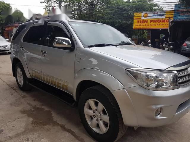 Bán ô tô Toyota Fortuner MT đời 2011, màu bạc số sàn, giá chỉ 625 triệu