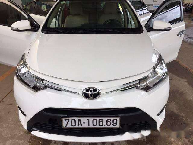 Cần bán xe Toyota Vios MT đời 2016, màu trắng