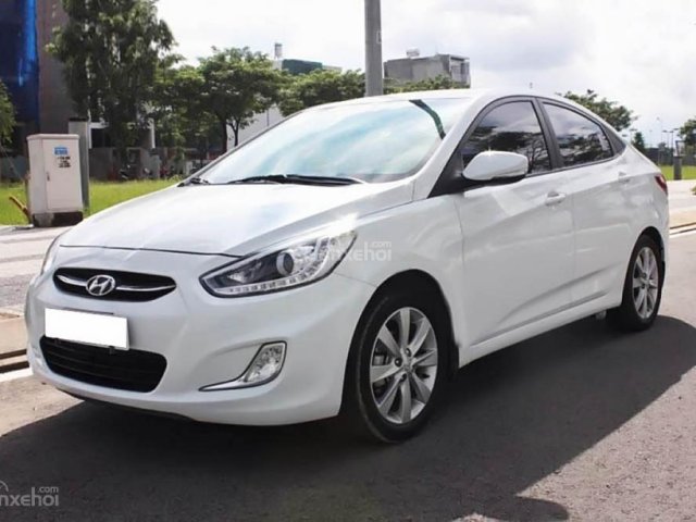 Cần bán xe Hyundai Accent 1.4 AT đời 2016, màu trắng, nhập khẩu Hàn Quốc số tự động, 542tr