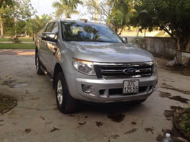 Bán xe Ford Ranger XLT đời 2014, màu bạc