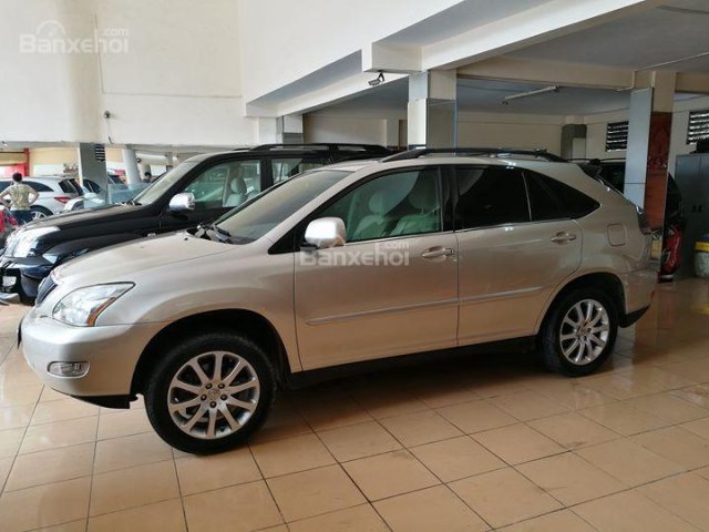 Bán xe Lexus RX 330 model năm 2005, màu vàng cát, nhập khẩu, rất mới