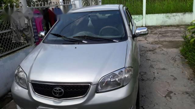 Bán xe Toyota Vios 2004, màu bạc, 205tr