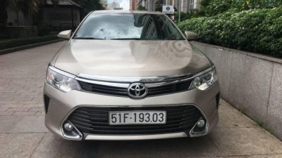 Cần bán lại xe Toyota Camry đời 2015 còn mới