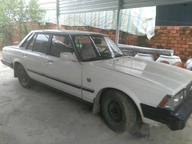 Cần bán Toyota Corona đời 1983, màu trắng, giá 35tr