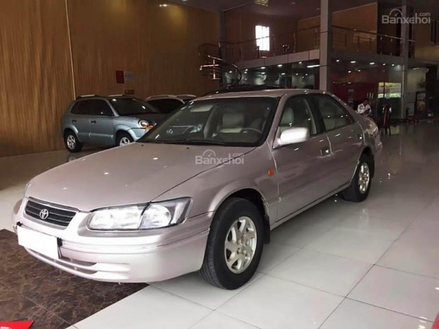 Xe Toyota Camry XLi 2.2 đời 1998, màu bạc giá cạnh tranh