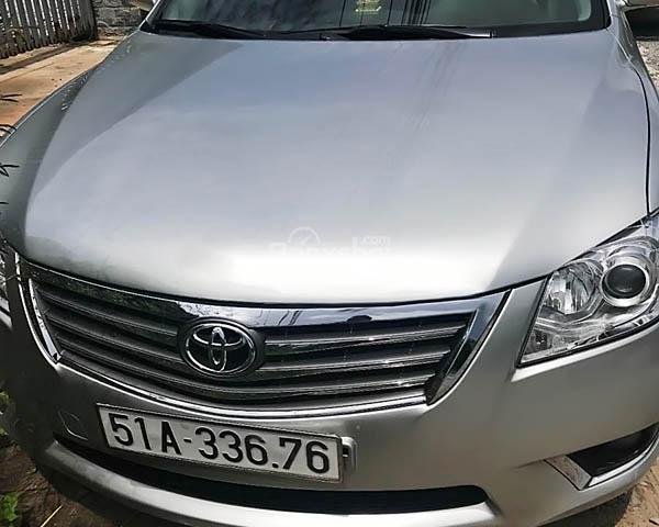 Cần bán xe Toyota Camry 2.4G năm 2010, màu bạc