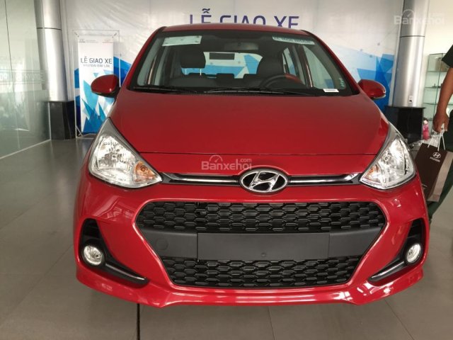 Bán Hyundai Grand i10 năm 2018 màu đỏ, 380 triệu, mới 100%, góp 80%