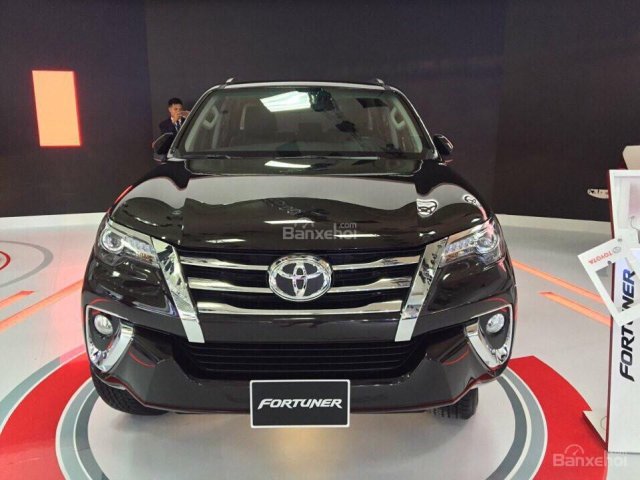 Toyota Fortuner màu đen - Phiên bản 2 cầu, nhập khẩu, xe giao ngay - Đại lý Toyota Mỹ Đình/ hotline: 0973.306.136