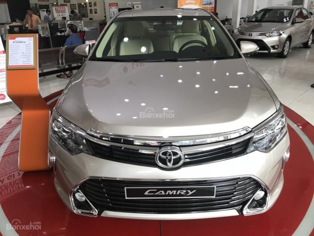 Bán Toyota Camry đời 2018, giao ngay, khuyến mãi hấp dẫn, hỗ trợ trả góp