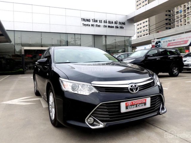 Bán Toyota Camry 2.0E đời 2016, màu đen, model 2017