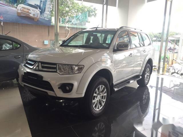 Bán Mitsubishi Pajero Sport đời 2017, màu trắng