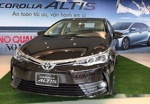 Bán Toyota Corolla altis đời 2017, màu đen, 702 triệu