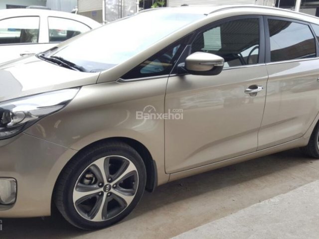 Bán Kia Rondo GAT 2.0AT màu vàng cát số tự động 7 chỗ biển Sài Gòn 2015