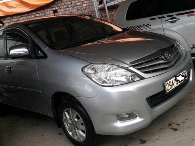 Cần bán xe Toyota Innova 2.0G đời 2010, màu bạc