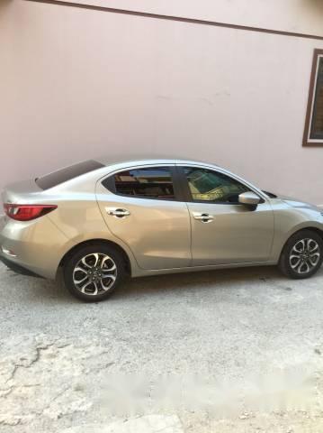 Cần bán Mazda 2 đời 2016, màu bạc chính chủ, giá chỉ 580 triệu