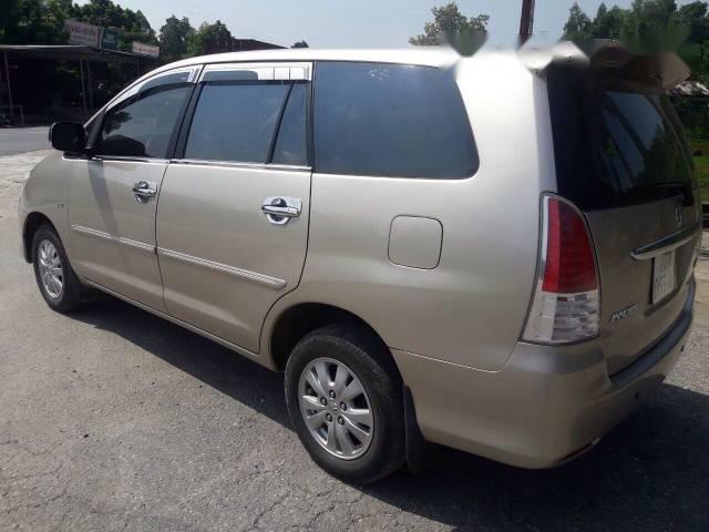 Bán Toyota Innova 2.0G sản xuất 2010, màu vàng 