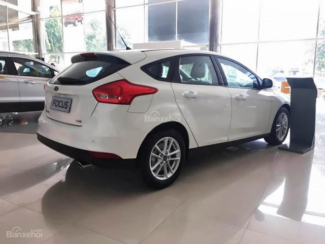 Bán Ford Focus Trend 1.5L 2017, màu trắng, giá tốt