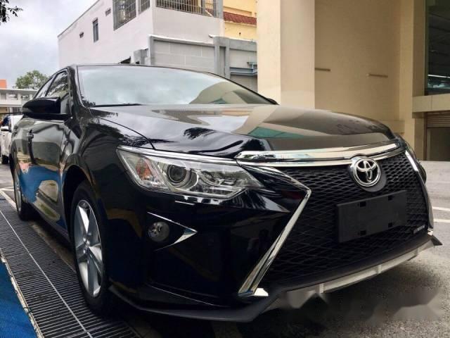 Bán Toyota Camry sản xuất 2017, màu đen