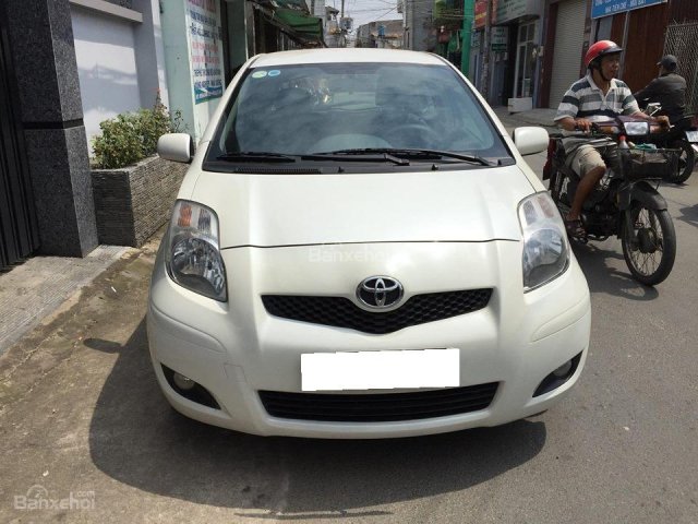 Cần bán Toyota Yaris đời 2010, màu trắng, xe nhập, giá tốt