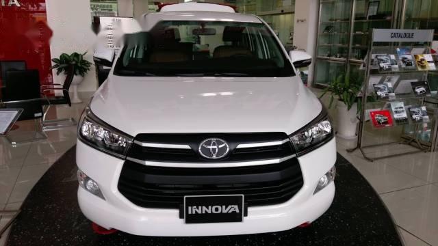 Bán Toyota Innova đời 2017, màu trắng, giá tốt