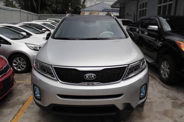 Cần bán Kia Sorento đời 2017, màu bạc