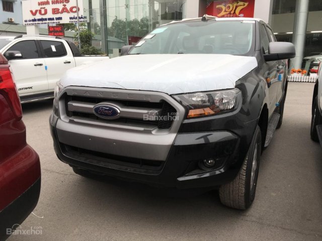 Bán ô tô Ford Ranger XLS 4x2 MT 2018, màu đen giá tốt, giao xe ngay, hỗ trợ trả góp 90%