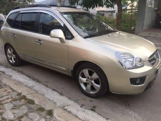 Cần bán gấp Kia Carens 2.0AT đời 2010, màu vàng xe gia đình, giá 335tr