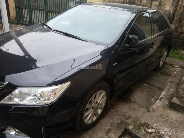 Cần bán xe Toyota Camry E đời 2014, màu đen