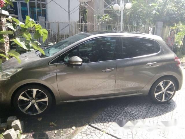 Bán lại xe Peugeot 208 đời 2013, màu xám