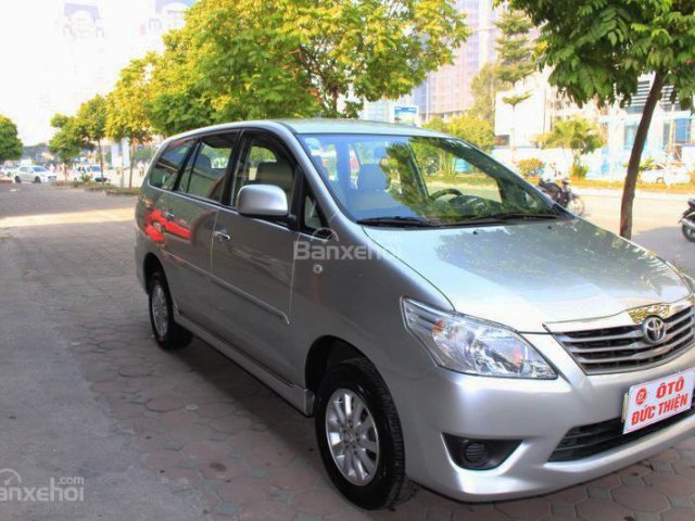 Cần bán xe Innova 2013 số sàn, chính chủ từ đầu, cực mới