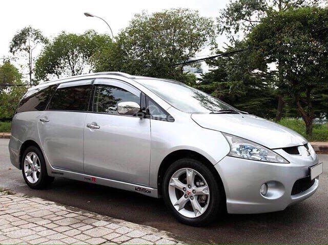 Bán Mitsubishi Grandis đời 2009, màu bạc như mới