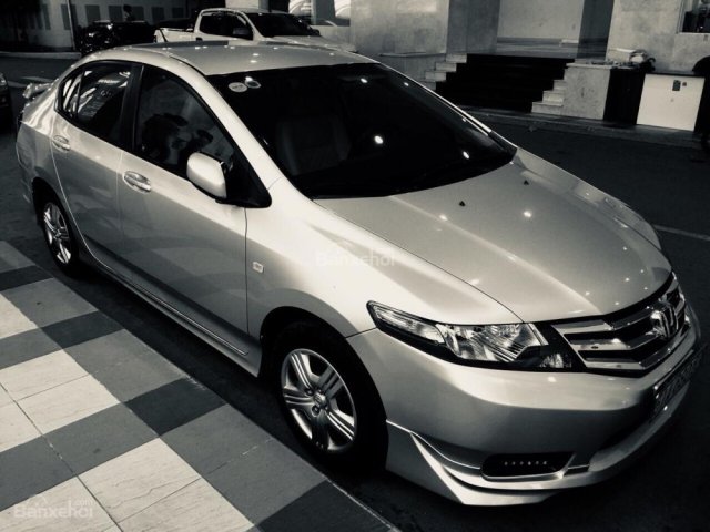 Cần bán xe Honda City MT đời 2013, màu bạc ít sử dụng