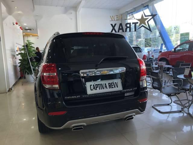 Cần bán xe Chevrolet Captiva đời 2017, màu đen