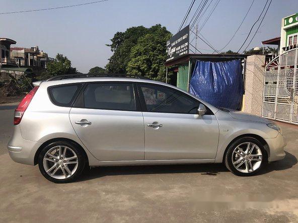 Bán Hyundai i30 CW đời 2009, màu bạc 