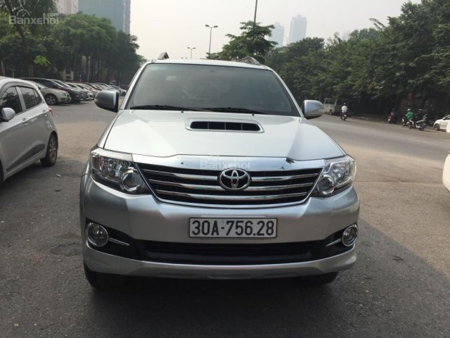 Nhà bán xe Fortuner -2.5G 2015 - máy dầu, mầu bạc, số sàn tên cá nhân, chính chủ mua từ mới