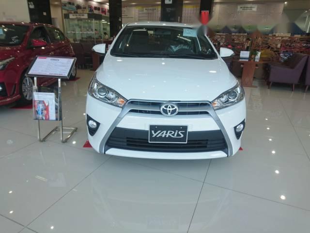 Bán Toyota Yaris đời 2017, màu trắng, nhập khẩu nguyên chiếc, 575tr