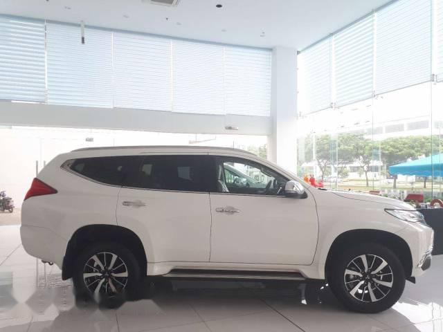 Bán xe Mitsubishi Pajero Sport đời 2017, màu trắng, xe nhập