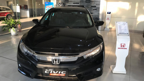 Cần bán xe Honda Civic AT đời 2017, màu đen giá cạnh tranh