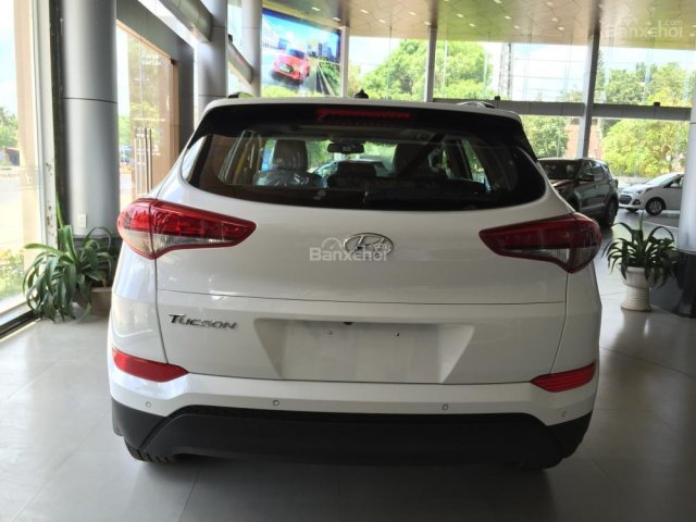 Bán Hyundai Tucson 2.0AT 2018 máy xăng, đủ màu, giá tốt 765tr, trả góp 80% xe, ĐT Mr. Vũ: 0941.46.22.77