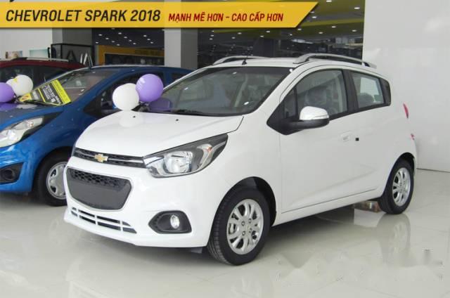 Bán ô tô Chevrolet Spark đời 2017, màu trắng, giá tốt