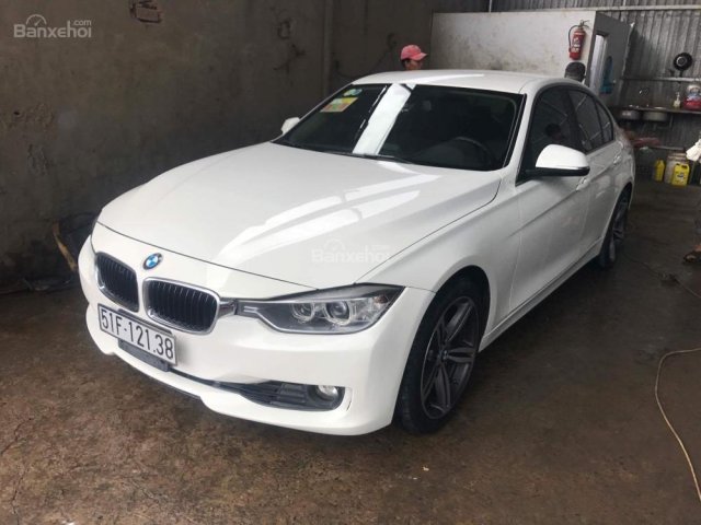 Bán BMW 3 Series 320i đời 2014, màu trắng, nhập khẩu như mới, 960 triệu