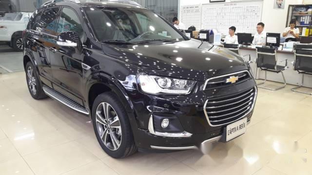 Cần bán Chevrolet Captiva Revv đời 2017, màu đen
